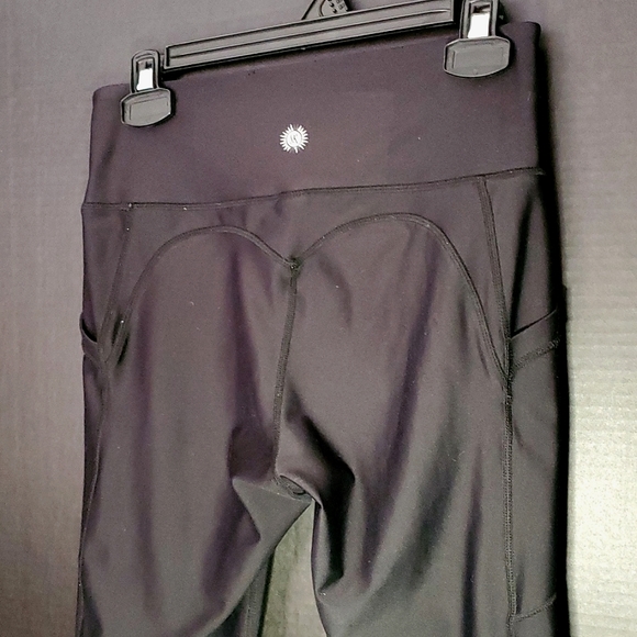 Sommer Ray Black Leggings with Mesh & Pockets - Size Medium (fits a 6-8) - Picture 8 of 16